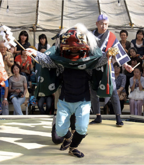 A masked performer, mid-stride. Street vendors and performers depicted in the speculative historical theater, written by Hayashi.